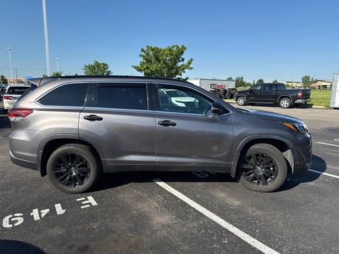 Used 2019 Toyota Highlander SE AWD/4WD image 13