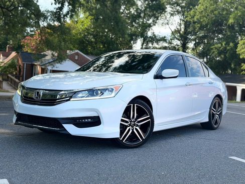 Used 2017 Honda Accord Sport Special Edition image 2