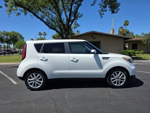 Used 2018 Kia Soul + FWD image 3