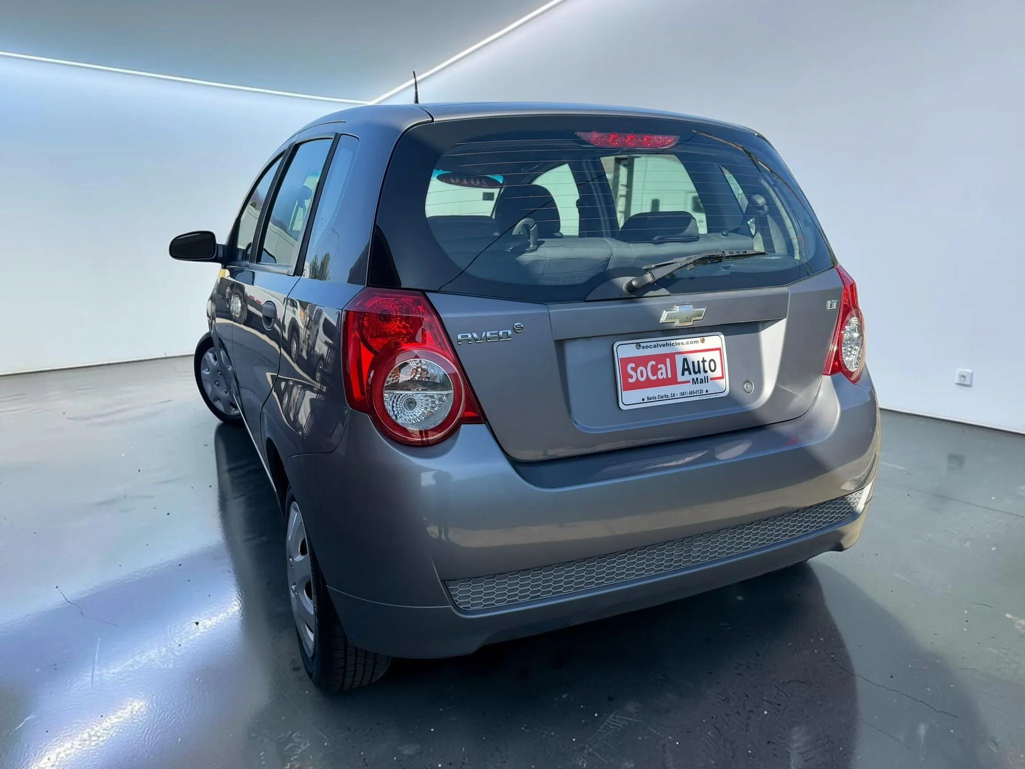 Used 2010 Chevrolet Aveo5 LT FWD image 5