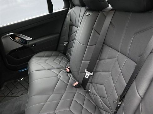 New 2026 BMW 750e xDrive w/ Premium Package image 12