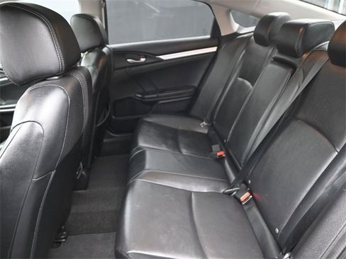 Used 2020 Honda Civic Touring image 2