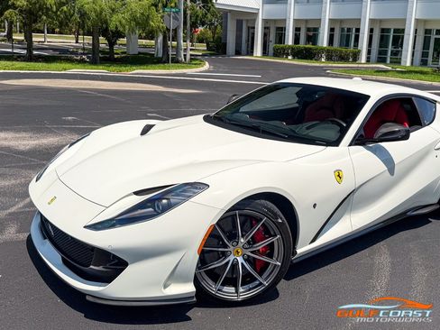 Used 2019 Ferrari 812 Superfast RWD image 9