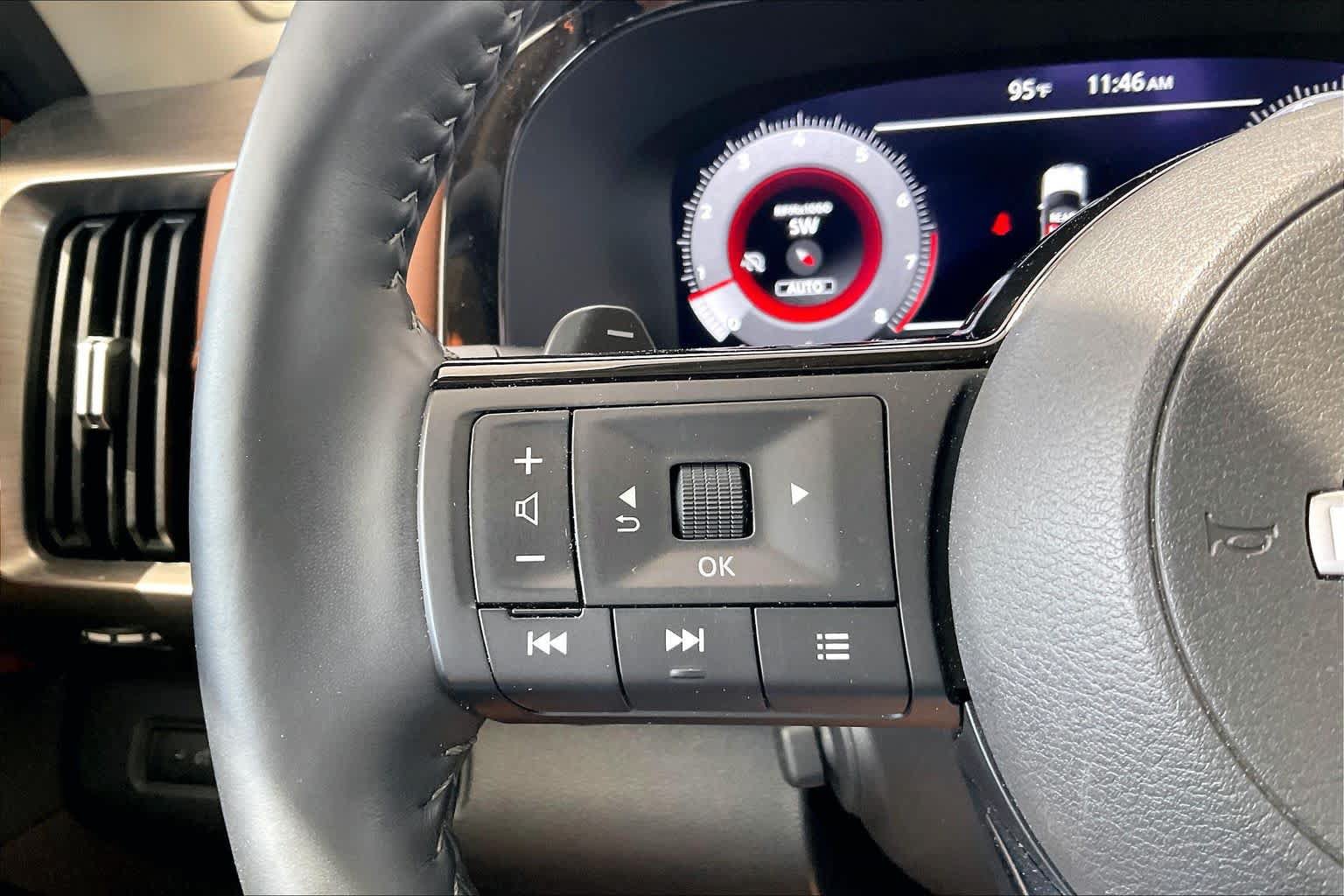 Used 2024 Nissan Pathfinder Platinum AWD/4WD image 24