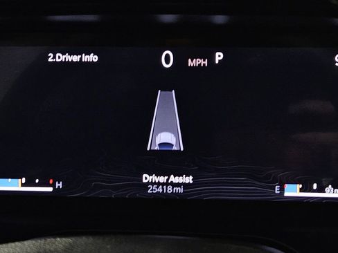 Used 2025 Jeep Grand Cherokee Laredo RWD image 12