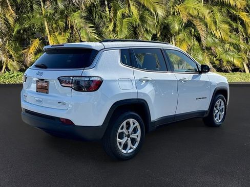 Used 2025 Jeep Compass Latitude AWD/4WD image 5