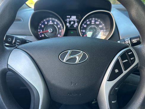 Used 2012 Hyundai Elantra GLS image 16