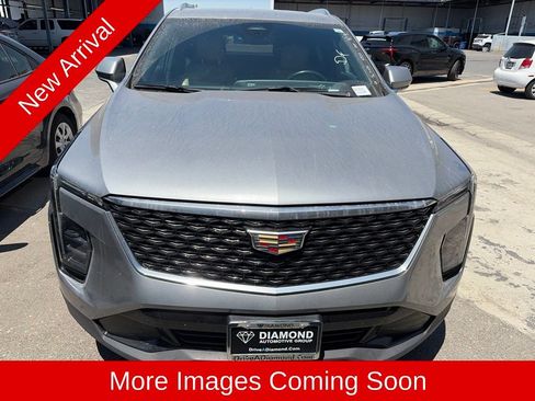 Used 2024 Cadillac XT4 Premium Luxury FWD image 2