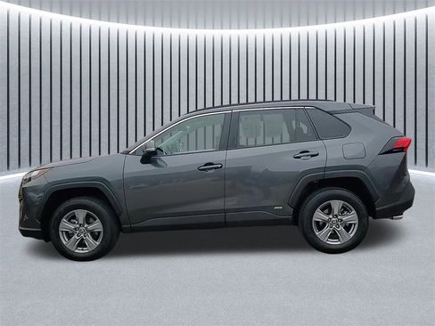 Used 2022 Toyota RAV4 XLE image 6