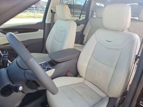 Used 2021 Cadillac XT6 Premium Luxury image 15