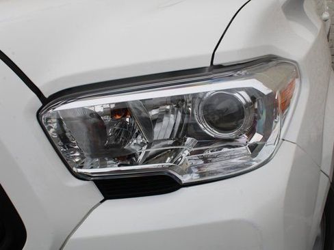 Used 2023 Toyota Tacoma SR w/ SR Convenience Package image 18