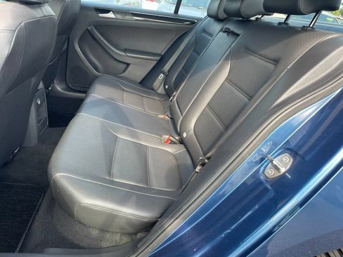 Used 2017 Volkswagen Jetta SEL FWD image 9