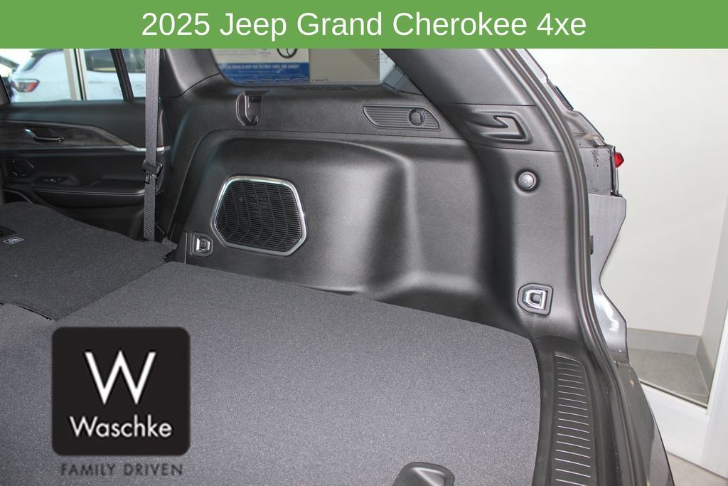 New 2025 Jeep Grand Cherokee Limited 4xe w/ Trailer Tow Package AWD/4WD image 18