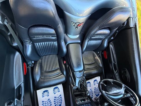 Used 2004 Chevrolet Corvette Convertible w/ Preferred Equipment Group image 61