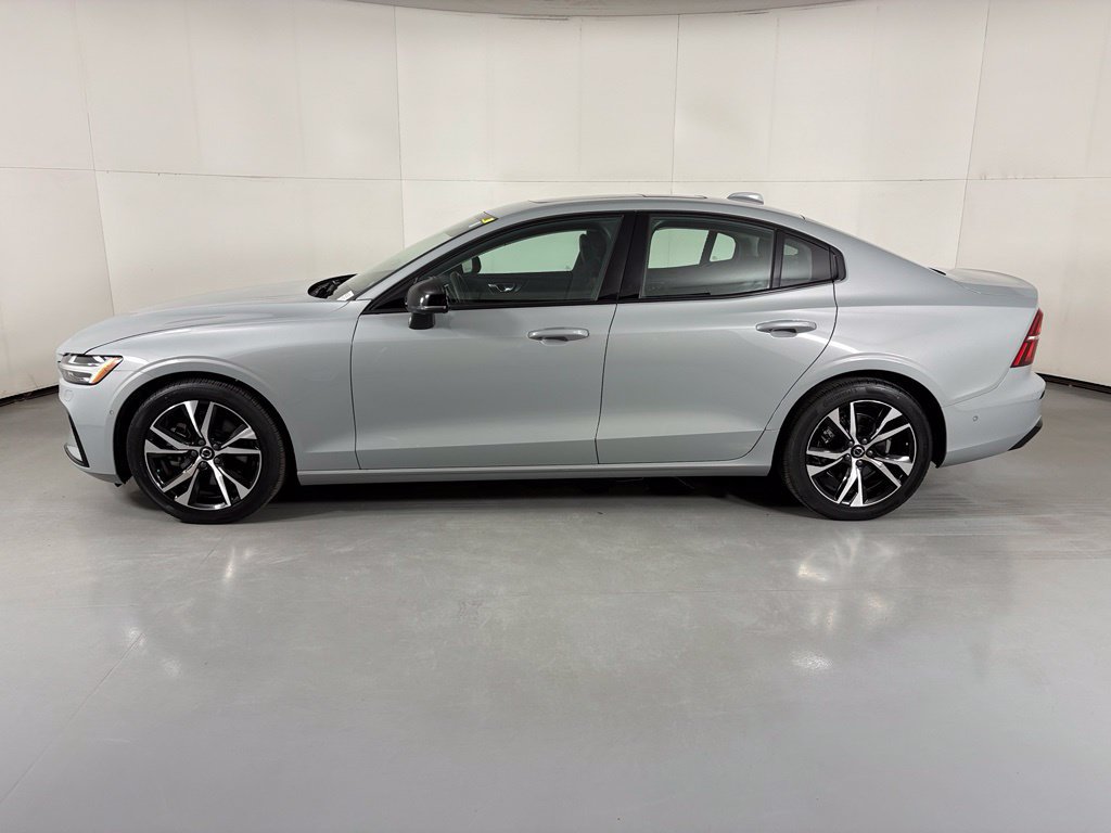 Used 2025 Volvo S60 B5 Plus FWD image 5