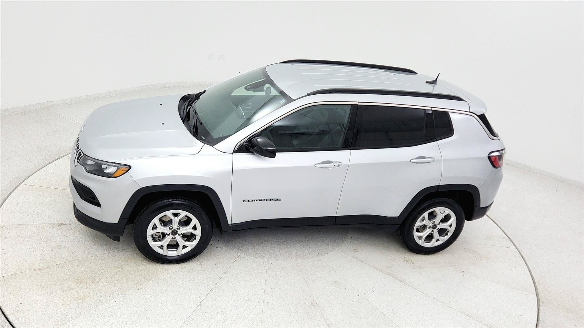 Used 2025 Jeep Compass Latitude AWD/4WD image 36