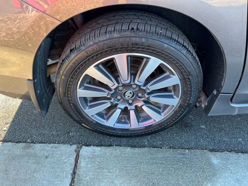 Used 2018 Toyota Sienna XLE image 10