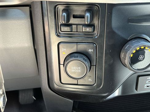 New 2025 Ford F550 4x4 SuperCab Super Duty image 13