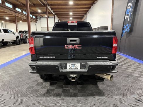 Used 2015 GMC Sierra 2500 Denali w/ Duramax Plus Package image 4