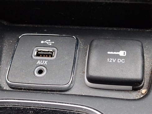 Used 2019 Jeep Cherokee Limited AWD/4WD image 25