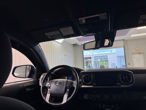Used 2020 Toyota Tacoma TRD Off-Road w/ Technology Package AWD/4WD image 19