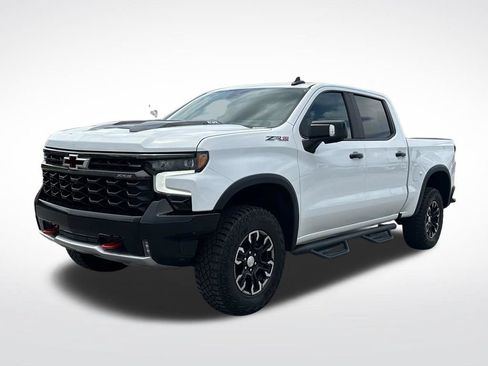 Used 2022 Chevrolet Silverado 1500 ZR2 w/ Technology Package AWD/4WD image 2