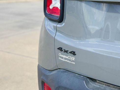 Used 2022 Jeep Renegade Altitude w/ Convenience Group image 7