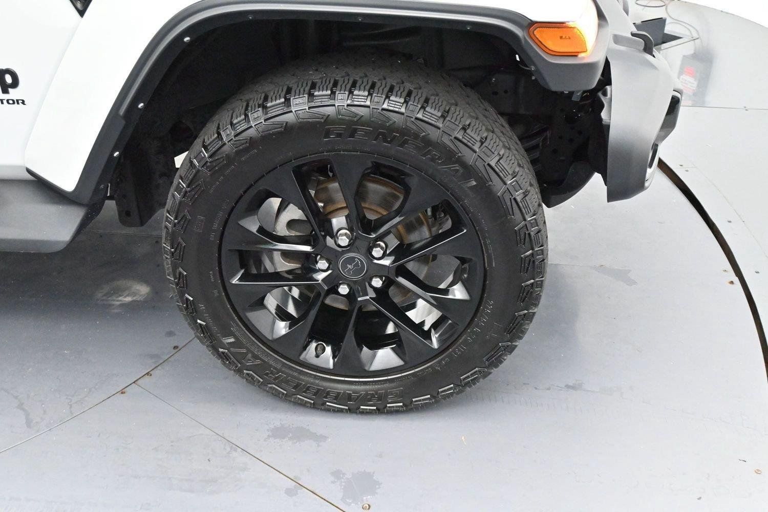Used 2025 Jeep Gladiator Sport AWD/4WD image 29