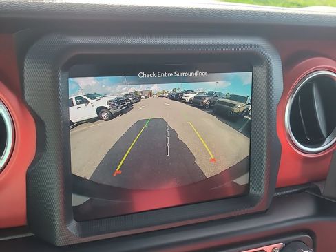 Used 2022 Jeep Wrangler Rubicon w/ Steel Bumper Group AWD/4WD image 22