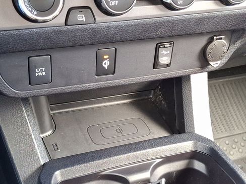 Used 2019 Toyota Tacoma TRD Sport AWD/4WD image 23