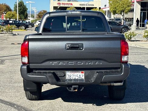 Used 2016 Toyota Tacoma TRD Sport image 4