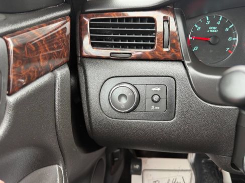 Used 2014 Chevrolet Impala LT w/ LT Sunroof Package image 11