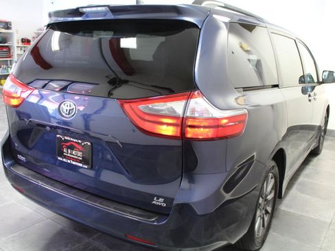 Used 2020 Toyota Sienna LE w/ LE Preferred Package AWD/4WD image 6