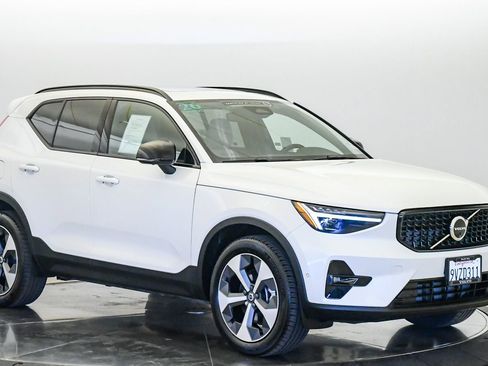 Certified 2026 Volvo XC40 B5 Plus w/ Protection Package Premier AWD/4WD image 6