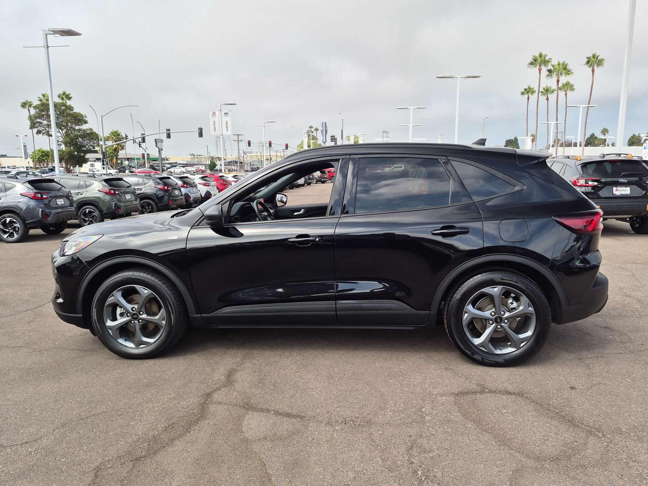Used 2025 Ford Escape ST-Line FWD image 4
