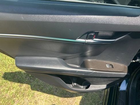 Used 2021 Toyota Camry SE FWD image 19