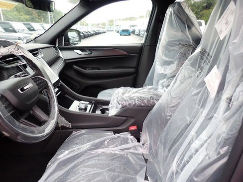 New 2025 Jeep Grand Cherokee Laredo X w/ MOPAR Finishing Package image 12