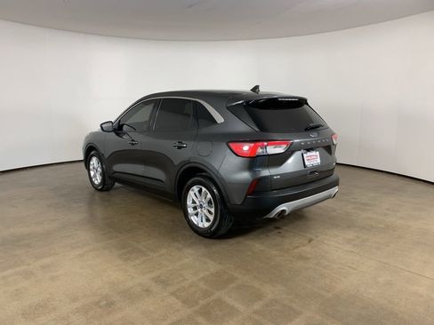 Used 2020 Ford Escape SE image 14