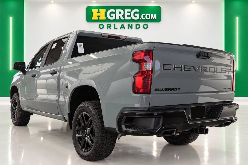 Used 2024 Chevrolet Silverado 1500 Custom Trail Boss w/ Dark Appearance Package AWD/4WD image 2
