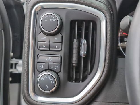 Used 2022 Chevrolet Silverado 1500 LT w/ Z71 Off-Road Package AWD/4WD image 27