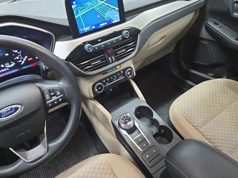 Used 2020 Ford Escape SE image 24