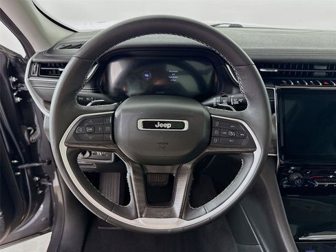 Used 2023 Jeep Grand Cherokee Limited AWD/4WD image 19