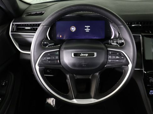 Used 2023 Jeep Grand Cherokee Altitude image 40