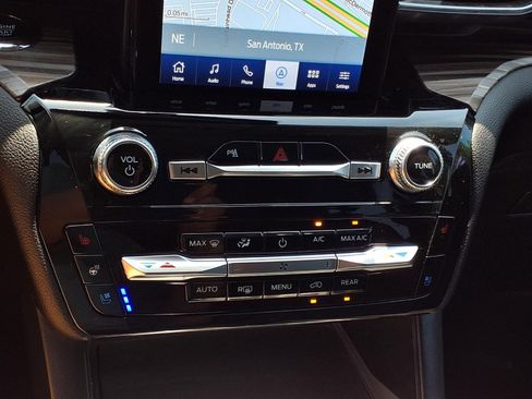 Certified 2024 Ford Explorer Limited w/ Limited Technology Package RWD image 18
