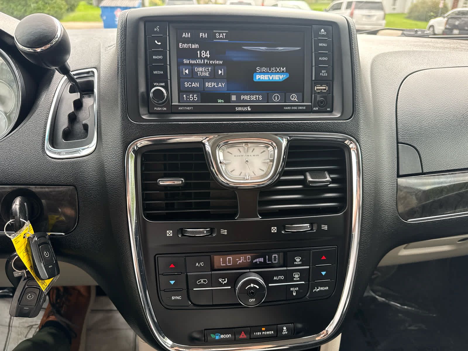 Used 2016 Chrysler Town & Country Touring FWD image 24