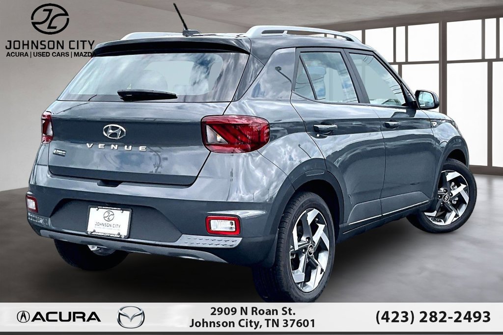 Used 2025 Hyundai Venue Limited FWD image 2