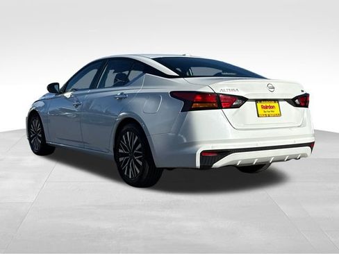 Used 2023 Nissan Altima 2.5 SV image 5