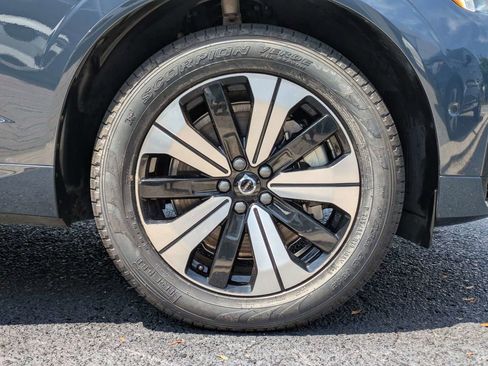 Certified 2024 Volvo XC60 T8 Plus w/ Protection Package Premier AWD/4WD image 11