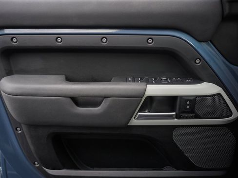 Used 2022 Land Rover Defender 110 SE image 32