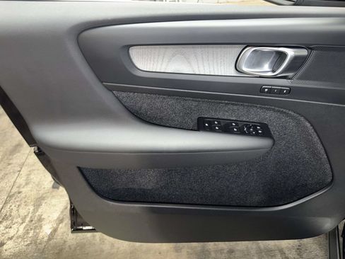 Used 2023 Volvo XC40 B4 Plus FWD image 20